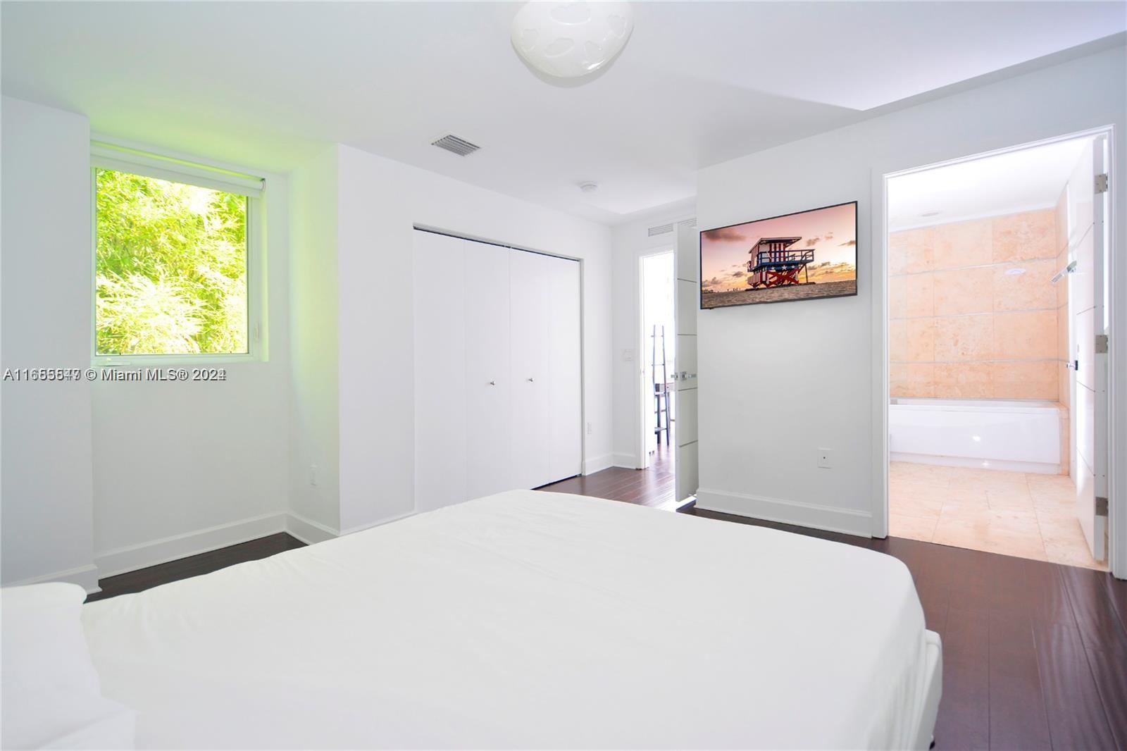 Photo 27 of 28 of 1410 Euclid Ave A townhome