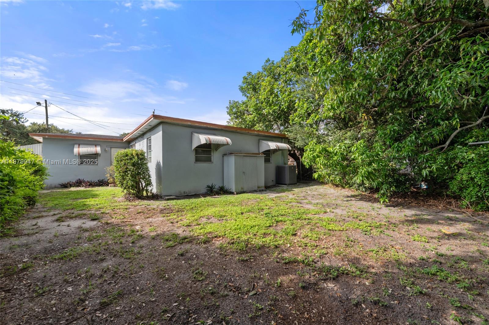 SEMINOLE LAWNS - Residential