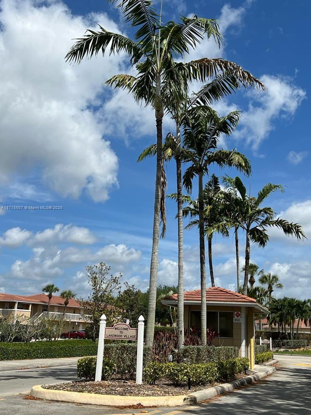 Photo of 907 Twin Lakes Dr #3-O, Coral Springs, FL 33071 (MLS # A11776507)