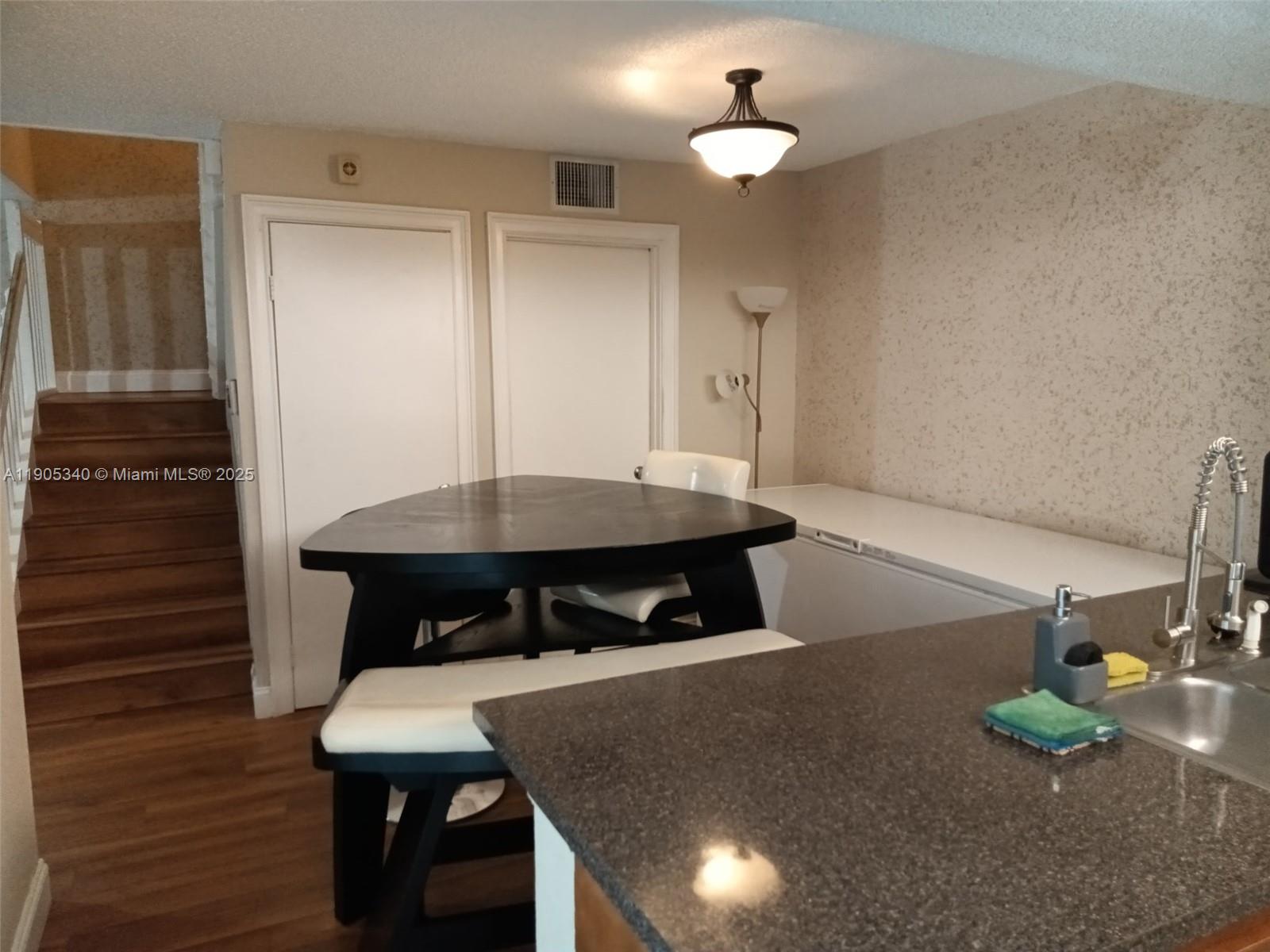 WOODVILLE - Residential Lease