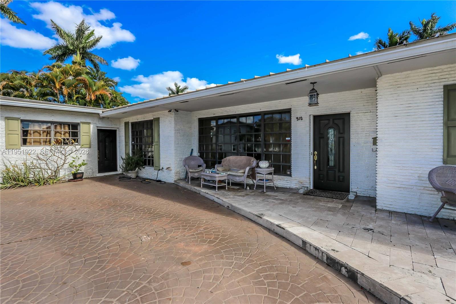 COUNTRY CLUB HOMES - Residential