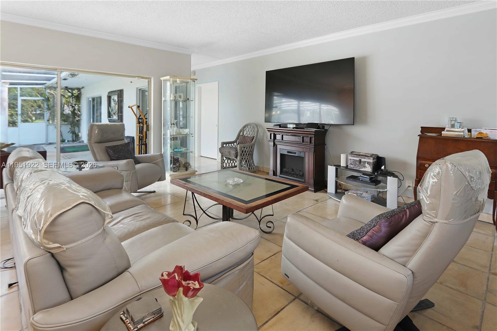 COUNTRY CLUB HOMES - Residential