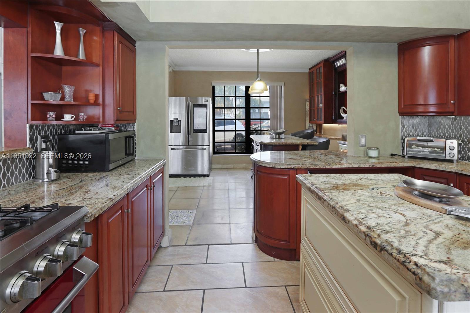 COUNTRY CLUB HOMES - Residential