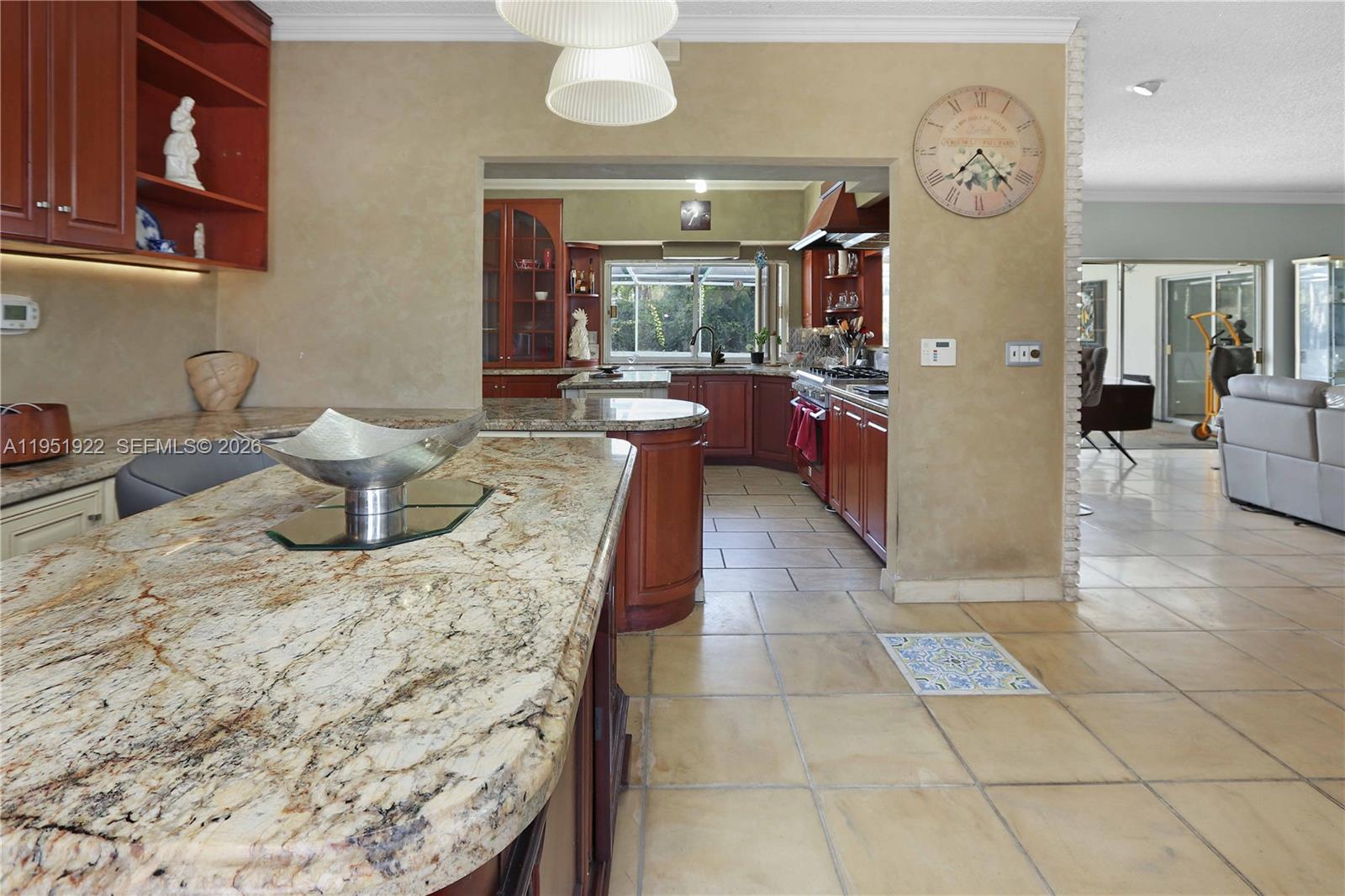 COUNTRY CLUB HOMES - Residential