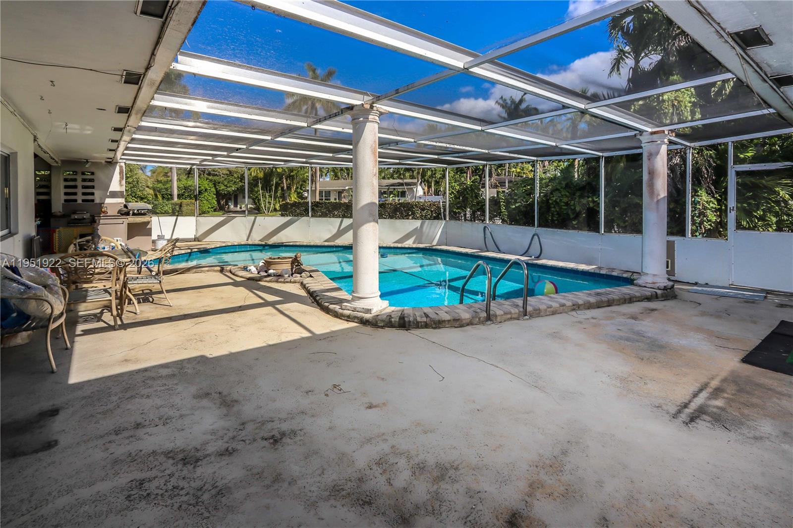 COUNTRY CLUB HOMES - Residential