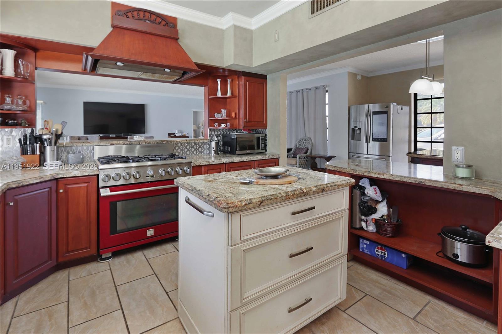 COUNTRY CLUB HOMES - Residential