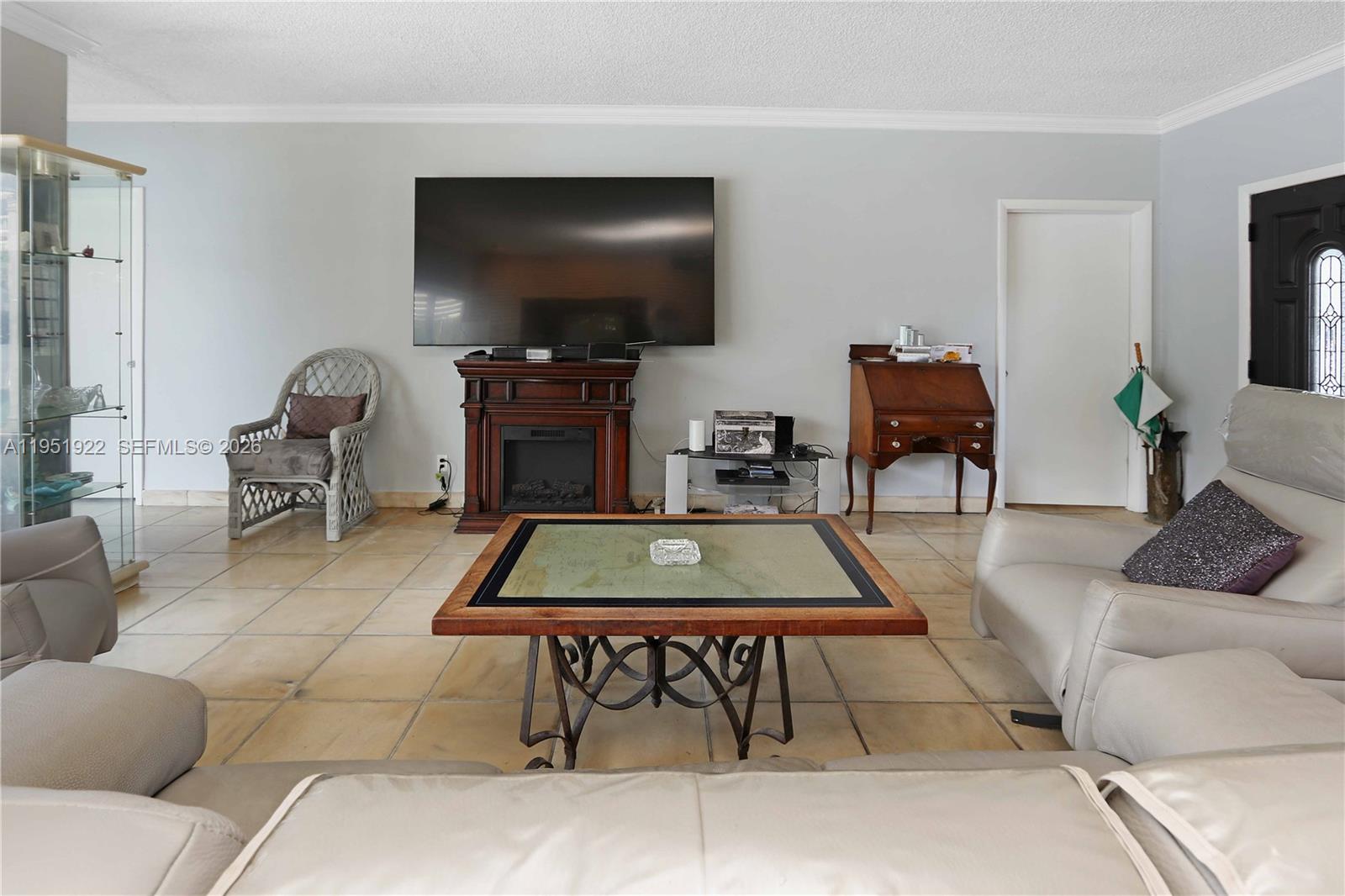 COUNTRY CLUB HOMES - Residential