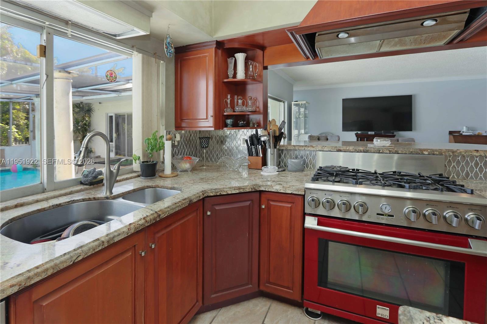 COUNTRY CLUB HOMES - Residential