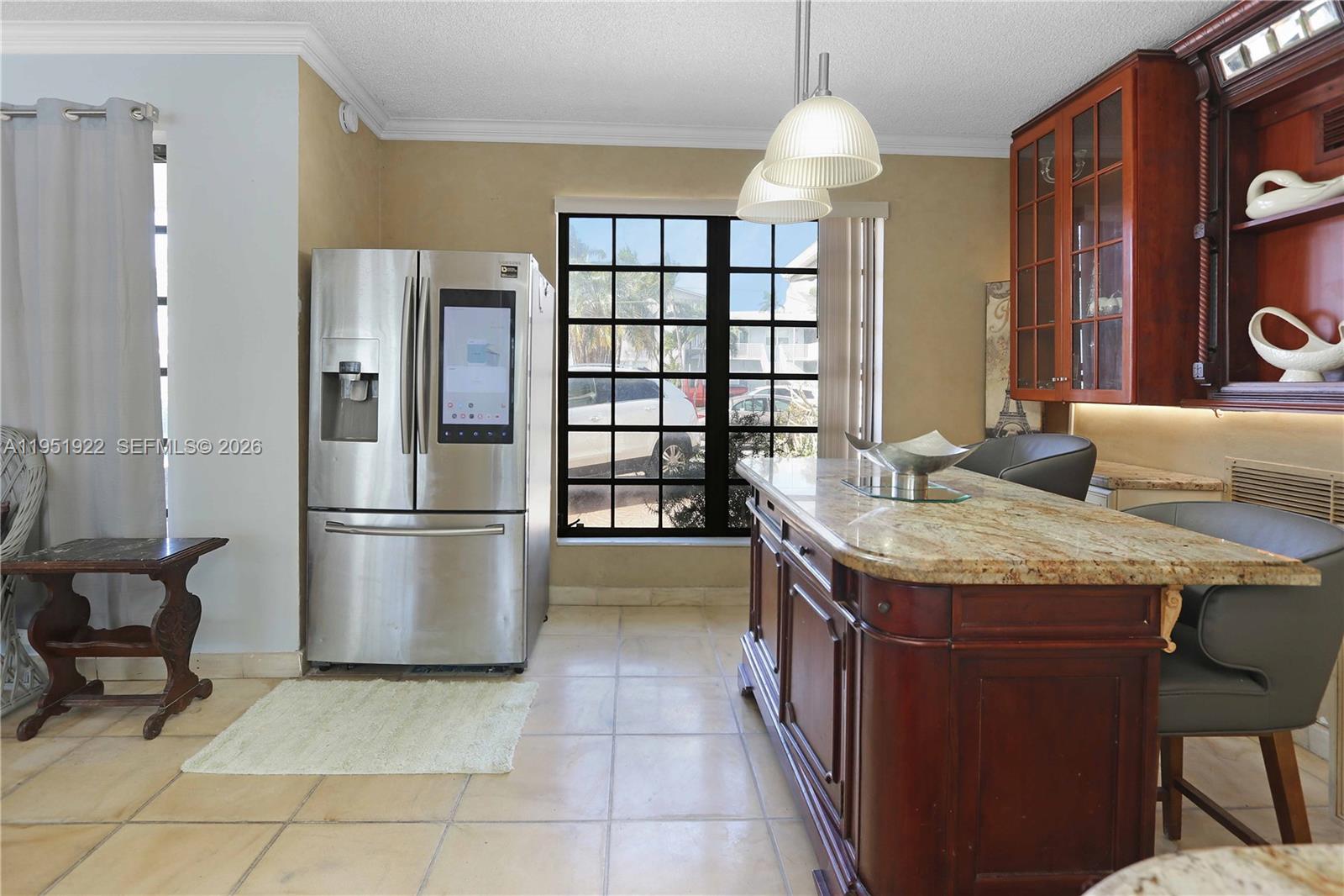 COUNTRY CLUB HOMES - Residential