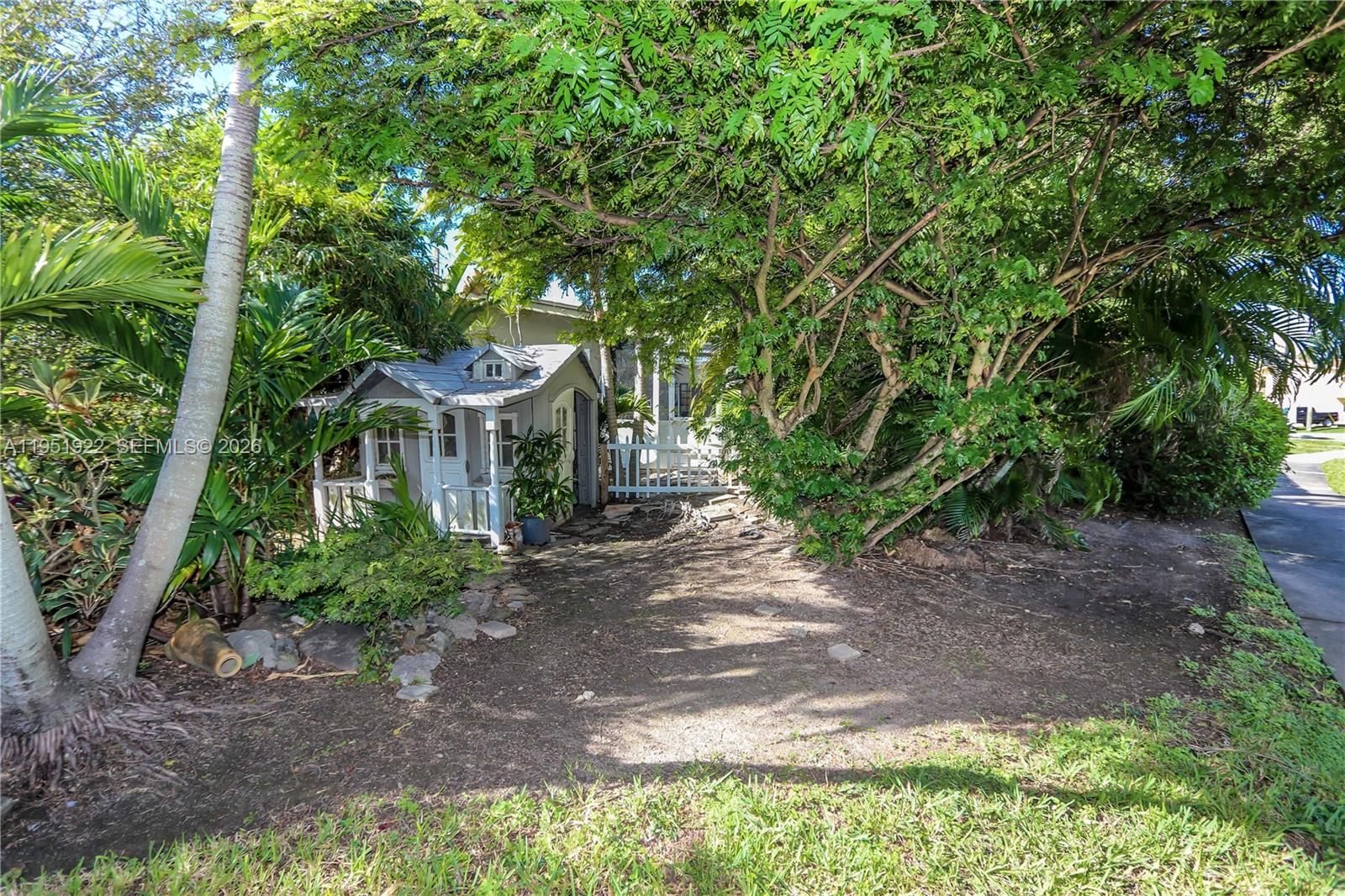 COUNTRY CLUB HOMES - Residential