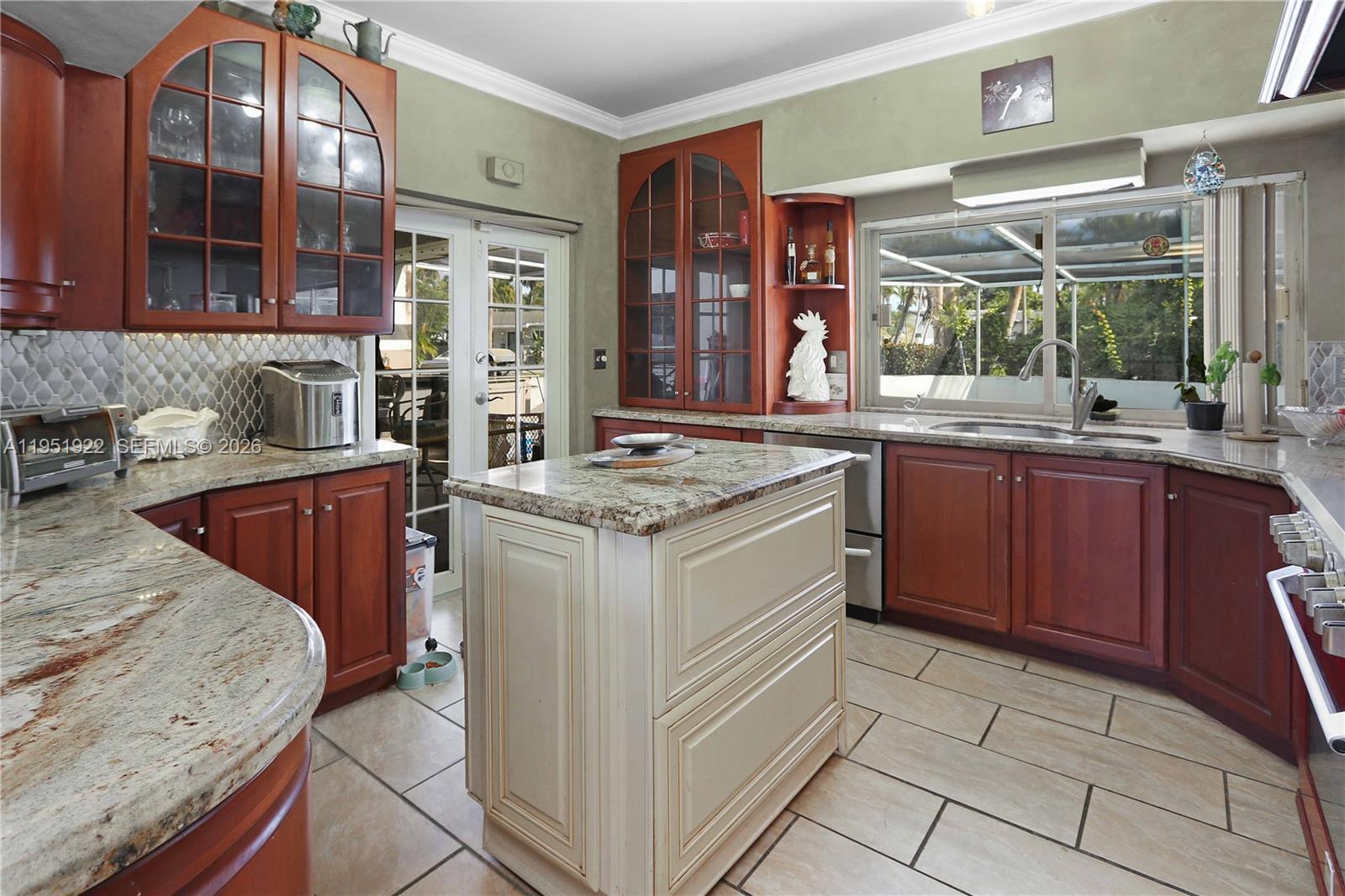 COUNTRY CLUB HOMES - Residential