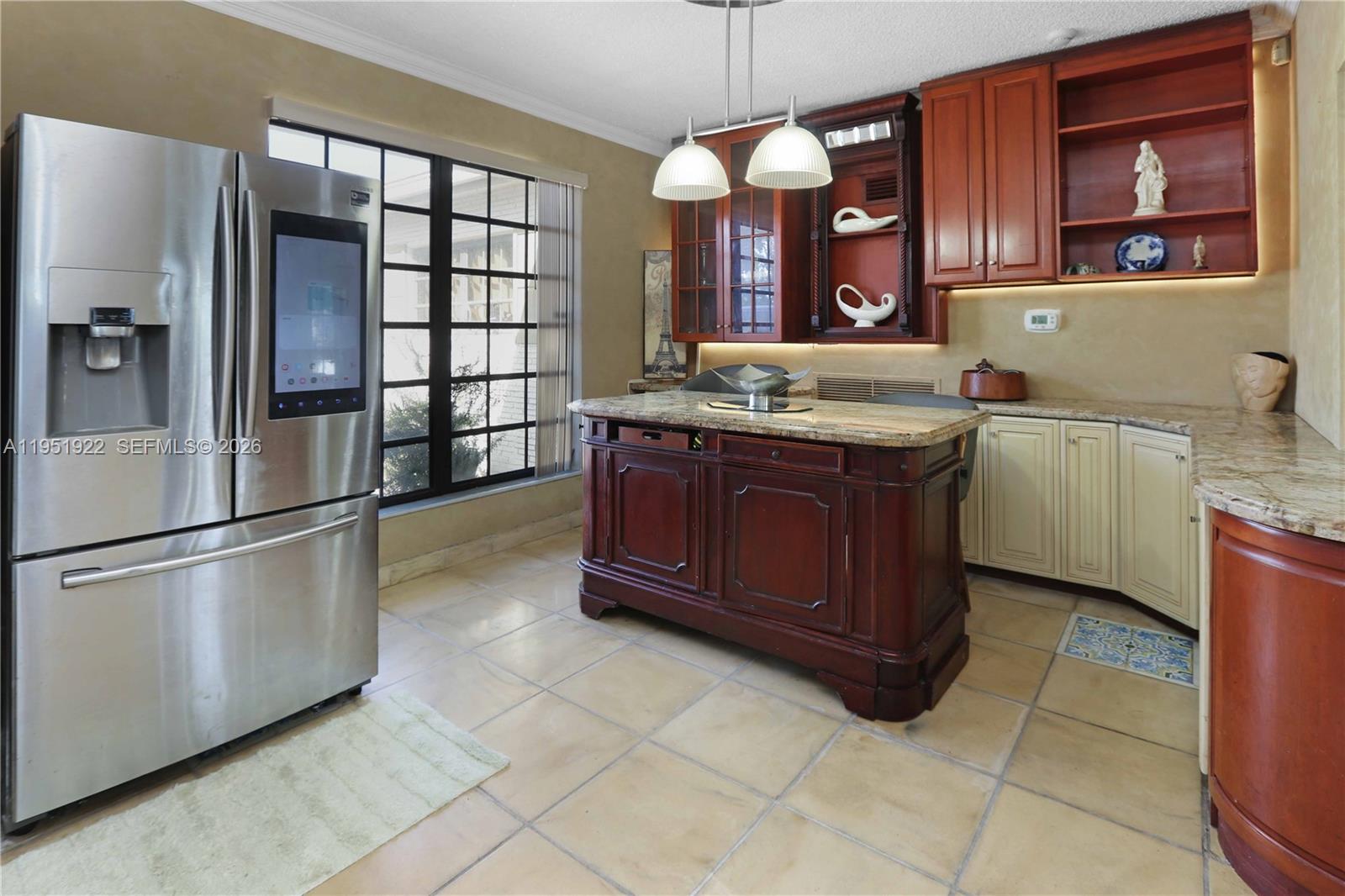 COUNTRY CLUB HOMES - Residential