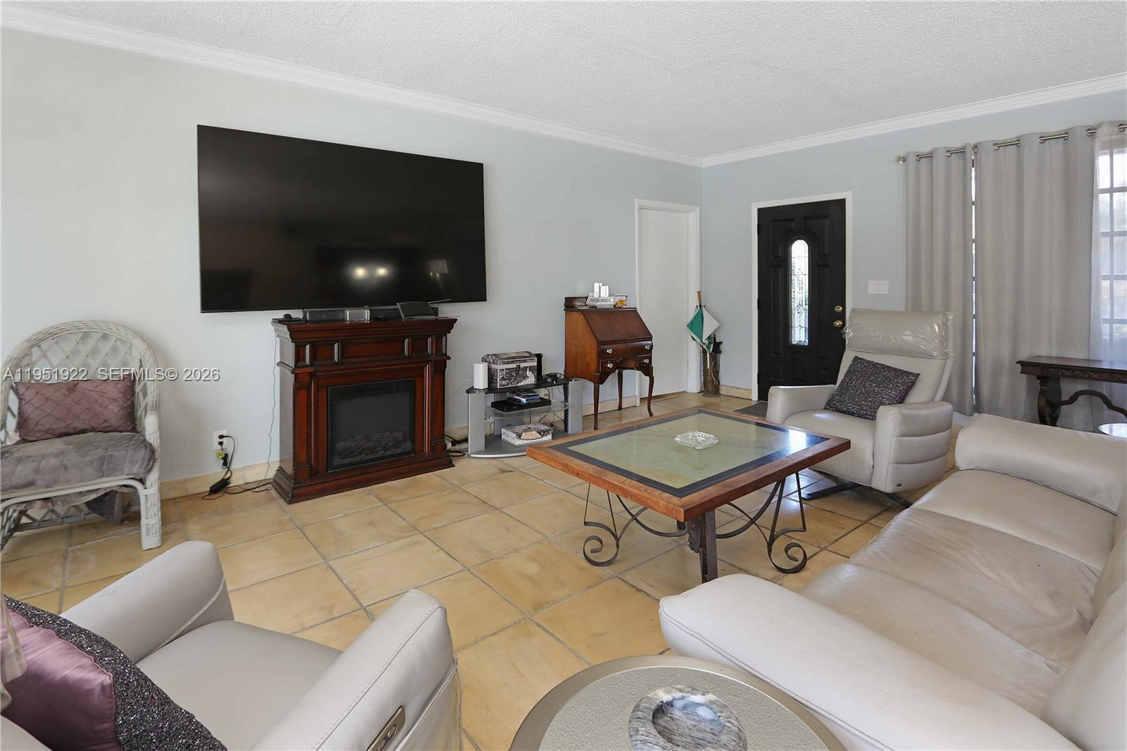 COUNTRY CLUB HOMES - Residential