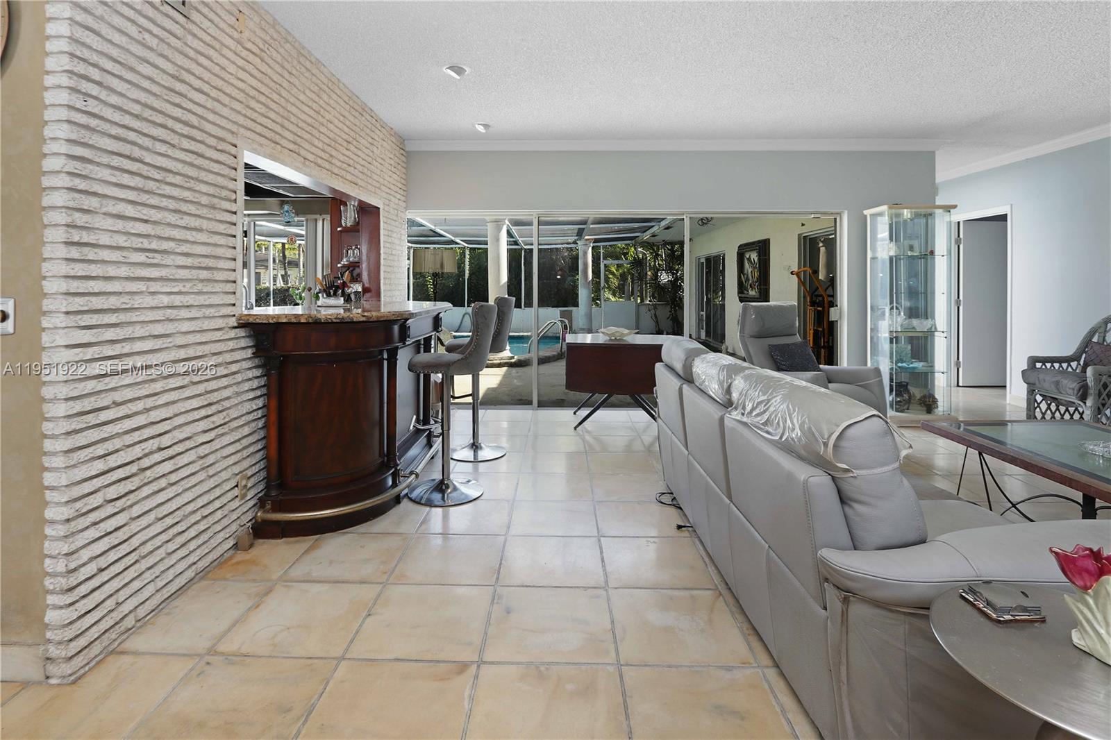 COUNTRY CLUB HOMES - Residential