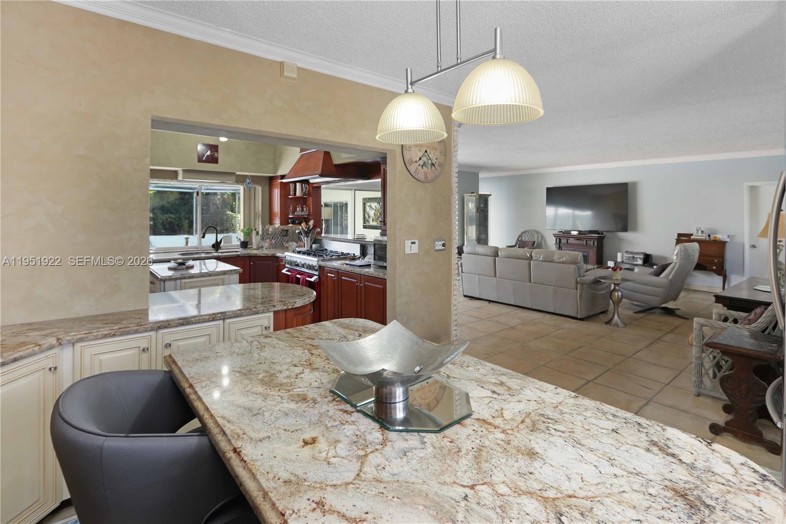 COUNTRY CLUB HOMES - Residential