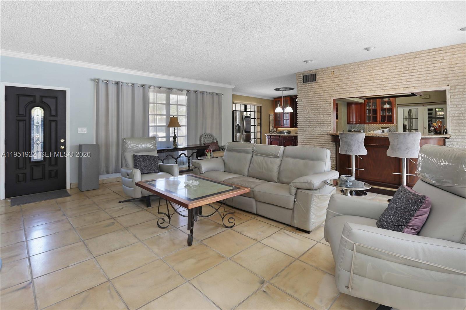 COUNTRY CLUB HOMES - Residential