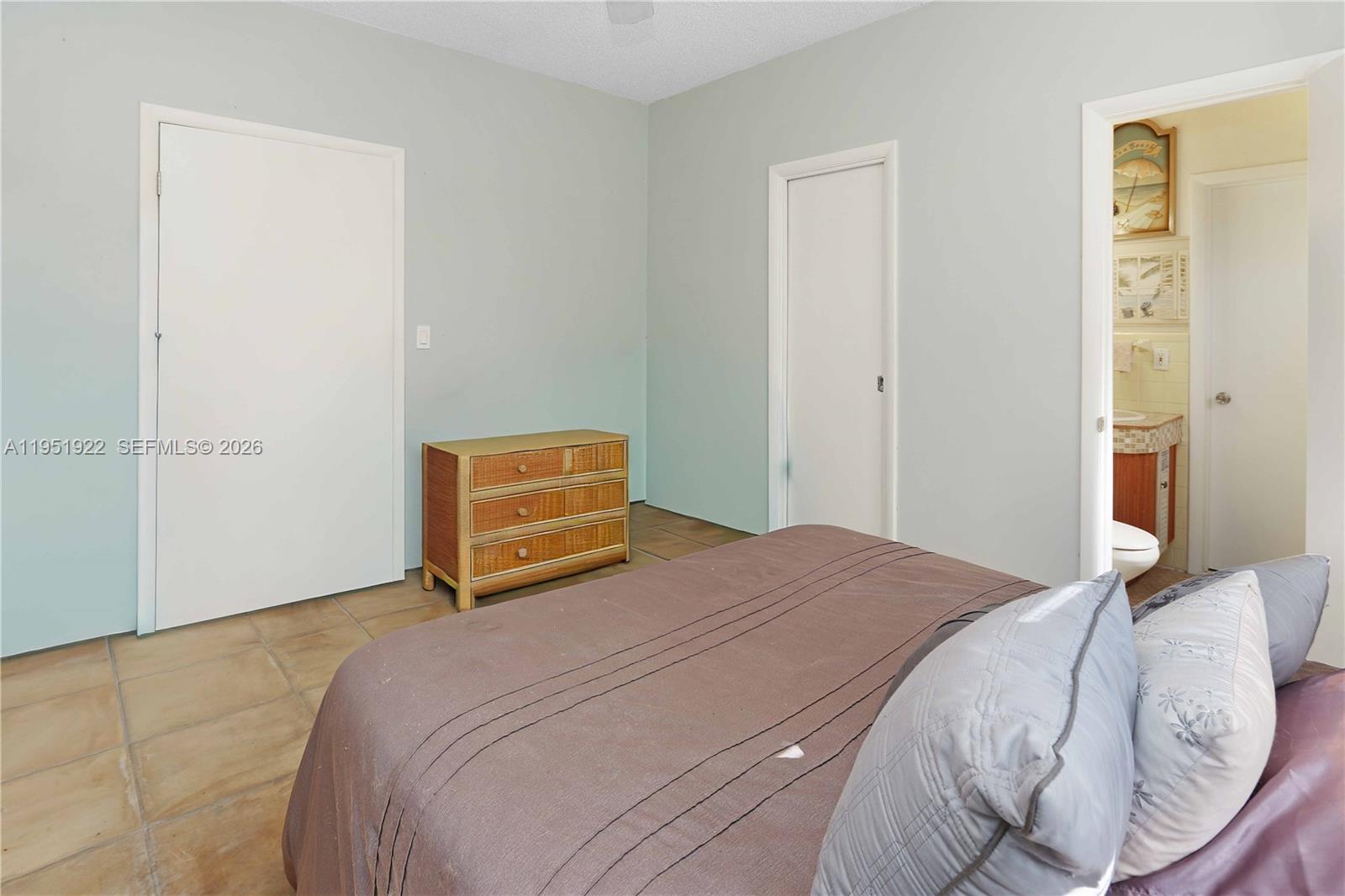 COUNTRY CLUB HOMES - Residential