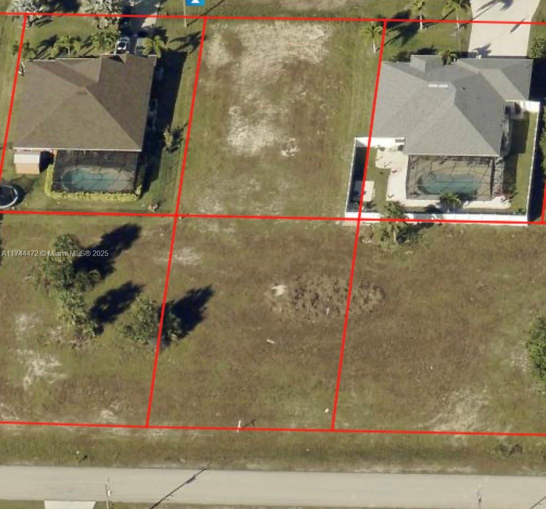 Excellent Investment Opportunity for Developers in Cape Coral!
This 0.25-acre lot in a growing residential area offers incredible potential for building modern and attractive homes. Strategically located near essential services, schools, and recreational areas, it is perfect for meeting the high demand from buyers looking for homes in quiet and well-connected communities.
Take advantage of this opportunity to develop in one of Florida's most promising markets!