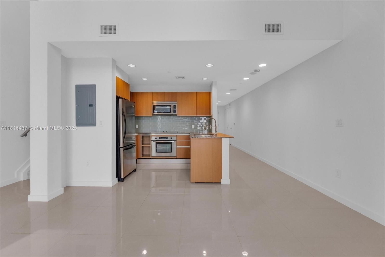 1050 Brickell Ave 2216