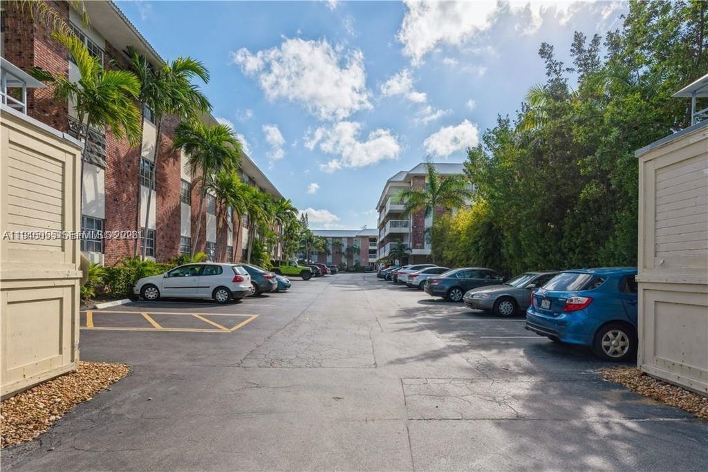 Photo of 2426 SE 17th Causeway #101A, Fort Lauderdale, FL 33316 (MLS # A11940055)