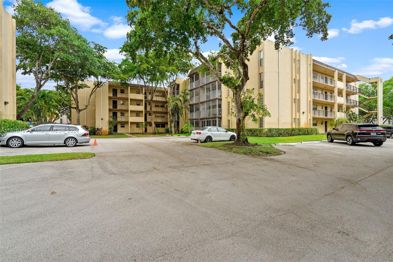 View Plantation, FL 33324 condo