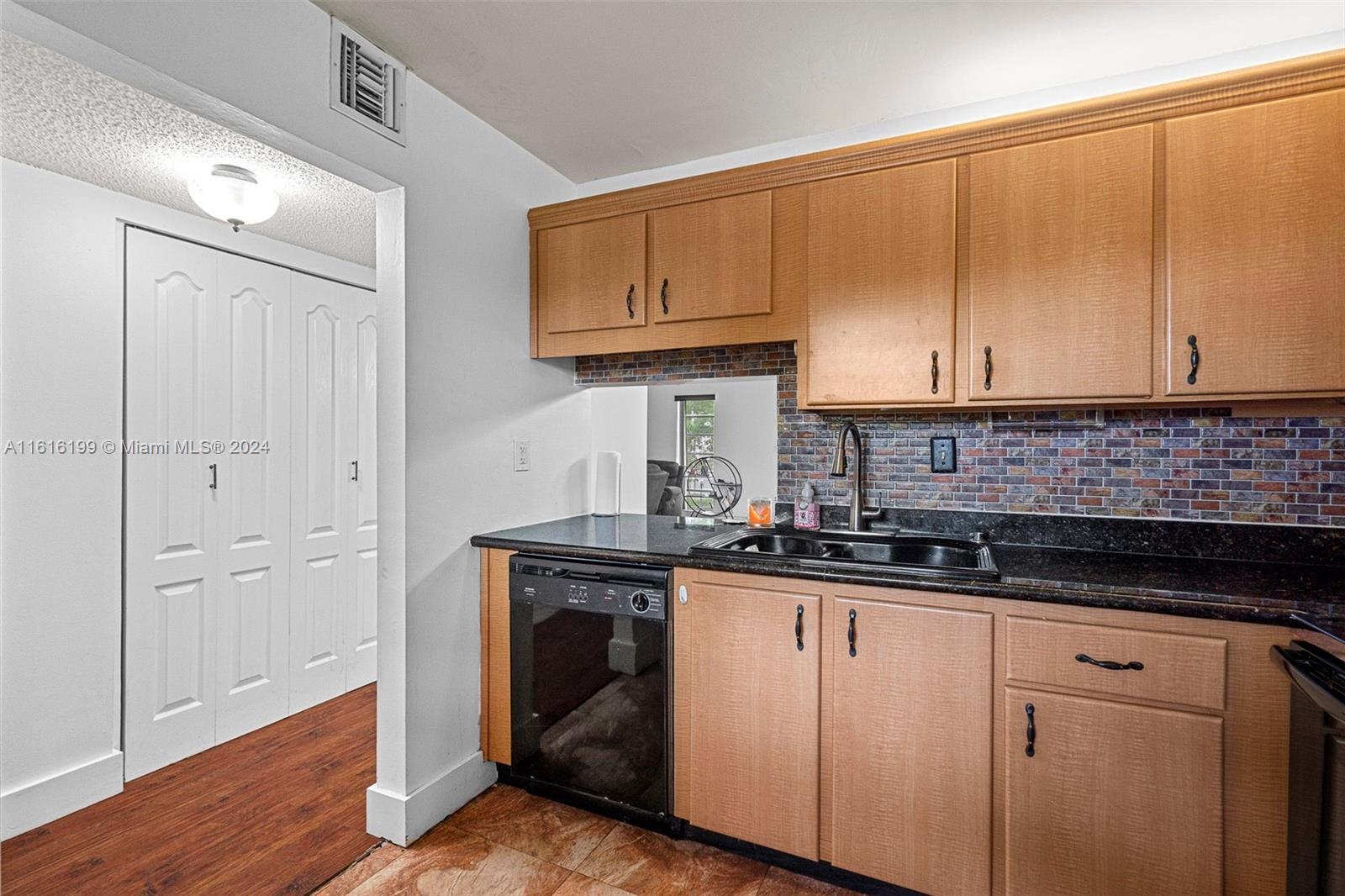 Photo 4 of 19 of 471 N Pine Island Rd D201 condo