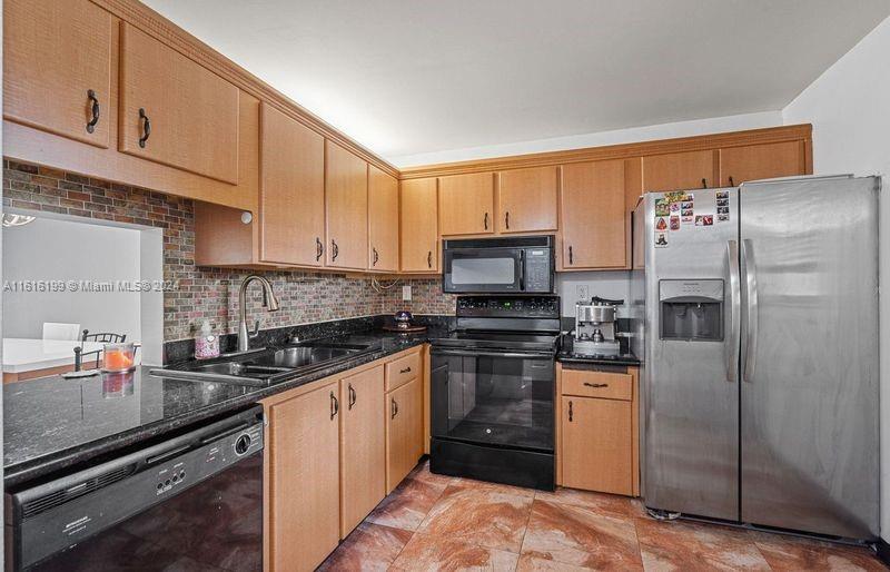 Photo 5 of 19 of 471 N Pine Island Rd D201 condo