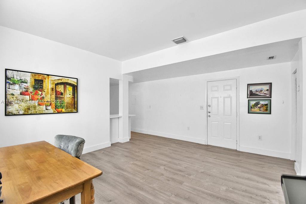 THE FLAMINGO CONDO - Residential