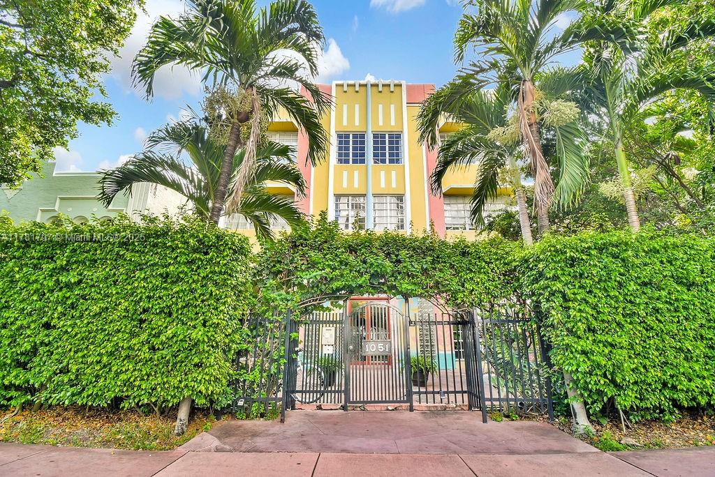 THE FLAMINGO CONDO - Residential