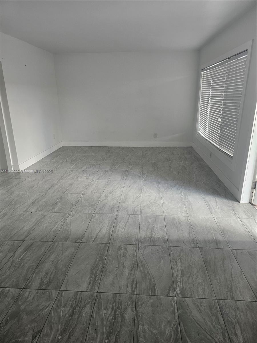 7835 Crespi Blvd 2