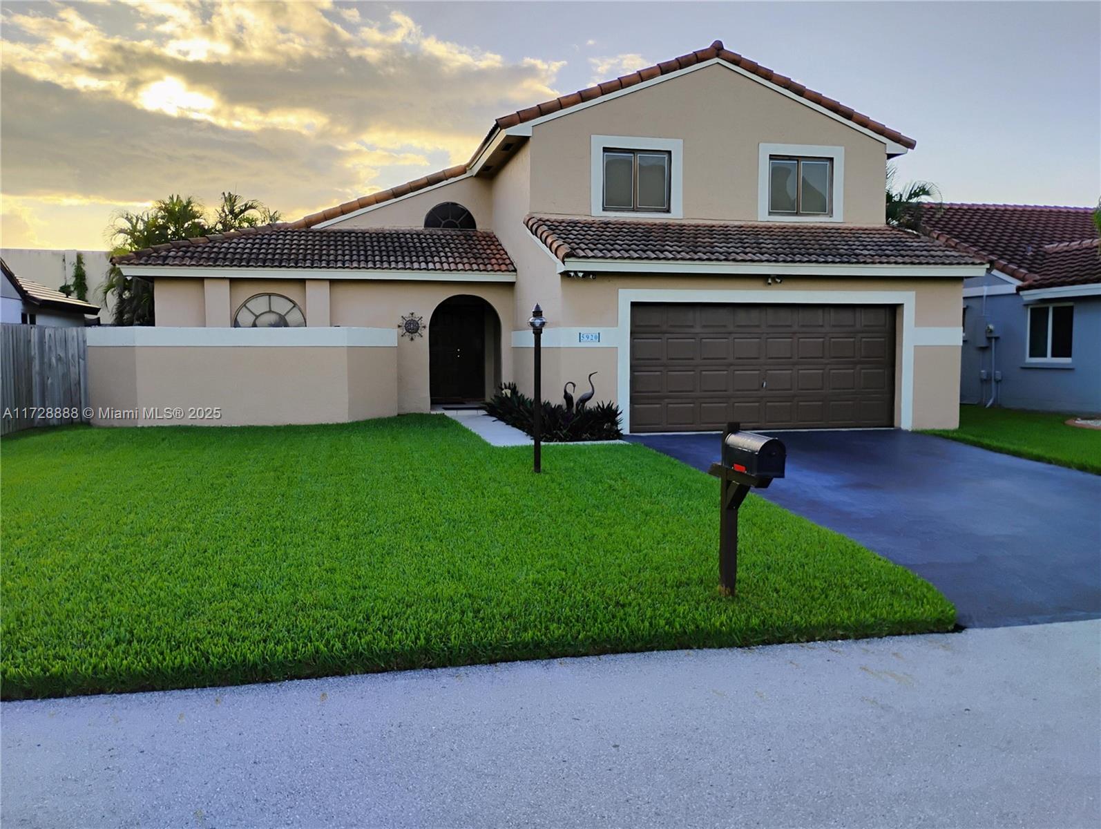 MOTIVATED SELLERS!
Spacious, 4 bedroom 2.5 bath pool home in desirable Hawkes Bluff in West Davie. This all original, 2 story model is all CBS and concrete construction. Home design has extra large 14'x20' private 1st floor master suite with his and her walk-in closets and huge bathroom. Upstairs features 3 large bedrooms and 1 full bath. Living space features 19' ceilings in living room, eat-in style kitchen and family room area and a separate formal dining area. Guest bathroom on 1st floor. Outdoors is the 15'x30' freeform pool and large 25' x 45' concrete patio. Covered 8'x28' lanai extends from family room to master bedroom and large double sliders offer great views of the pool area and your private tropical outdoors. Plenty of room for your outdoor living. MOTIVATED SELLERS!