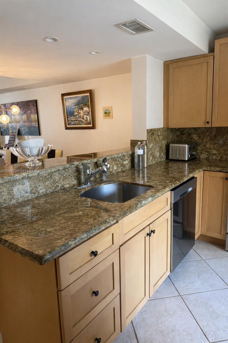 LAKEVIEW TOWNHOMES CONDO - Residential Lease