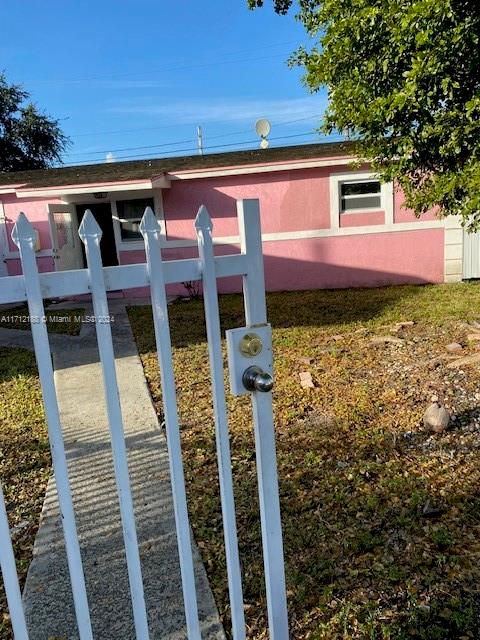 Rental Property at 2015 Nw 28th St 3, Oakland Park, Miami-Dade County, Florida - Bedrooms: 2 
Bathrooms: 1  - $2,400 MO.