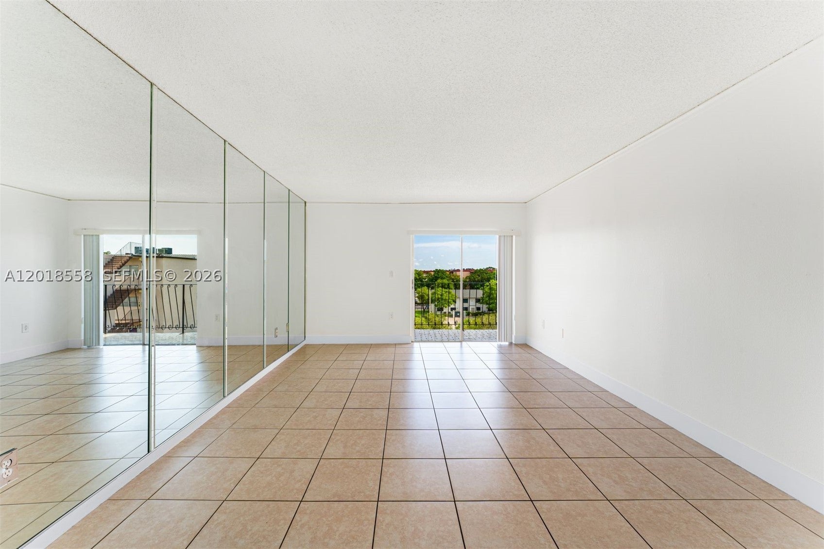 1950 W 54th St 412