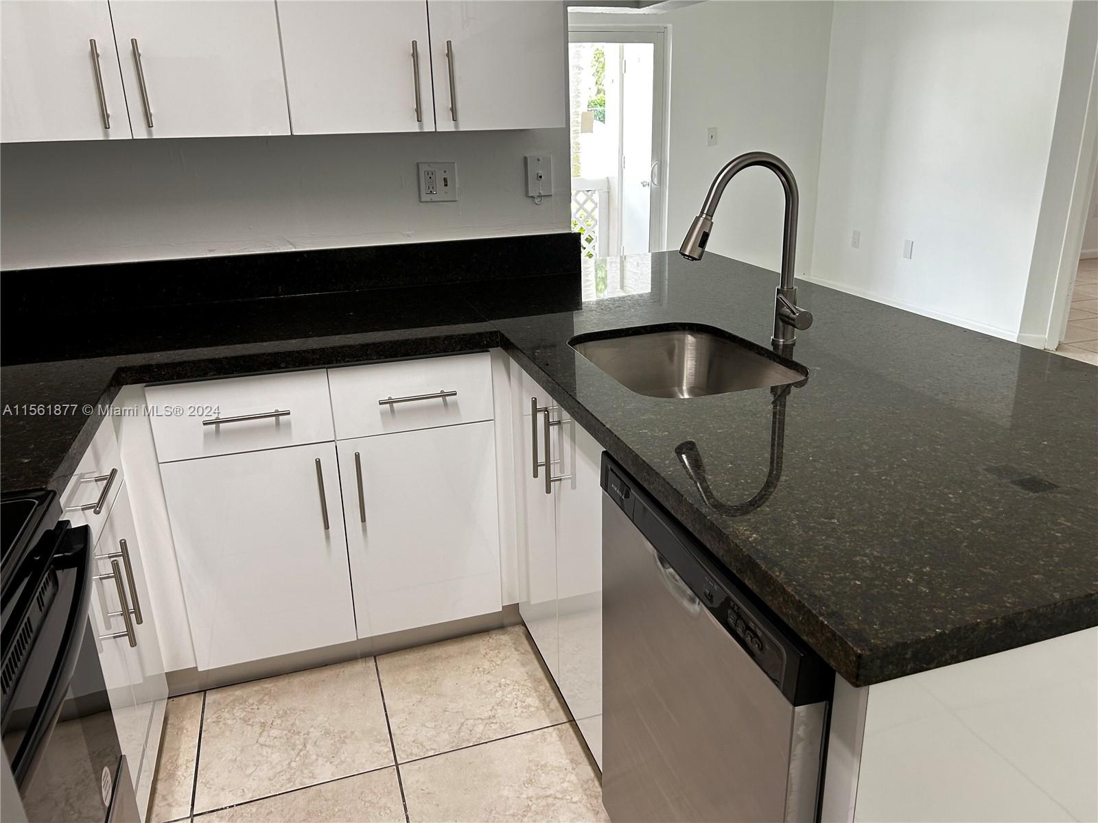 ANTIGUA AT CNTRY CLUBOF M - Residential Lease