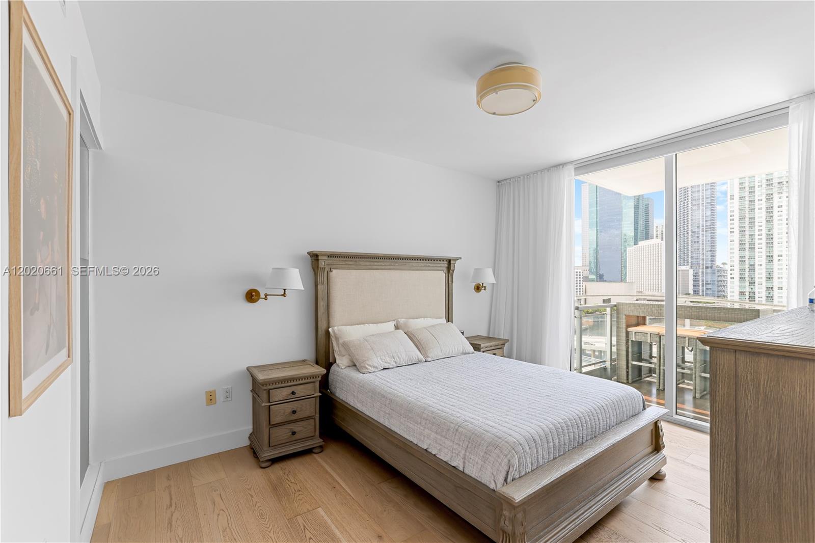 MINT CONDO - Residential