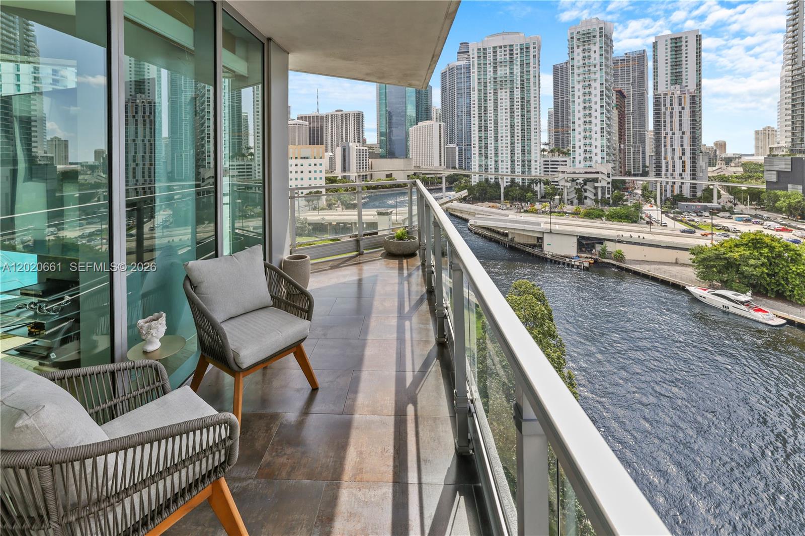 MINT CONDO - Residential