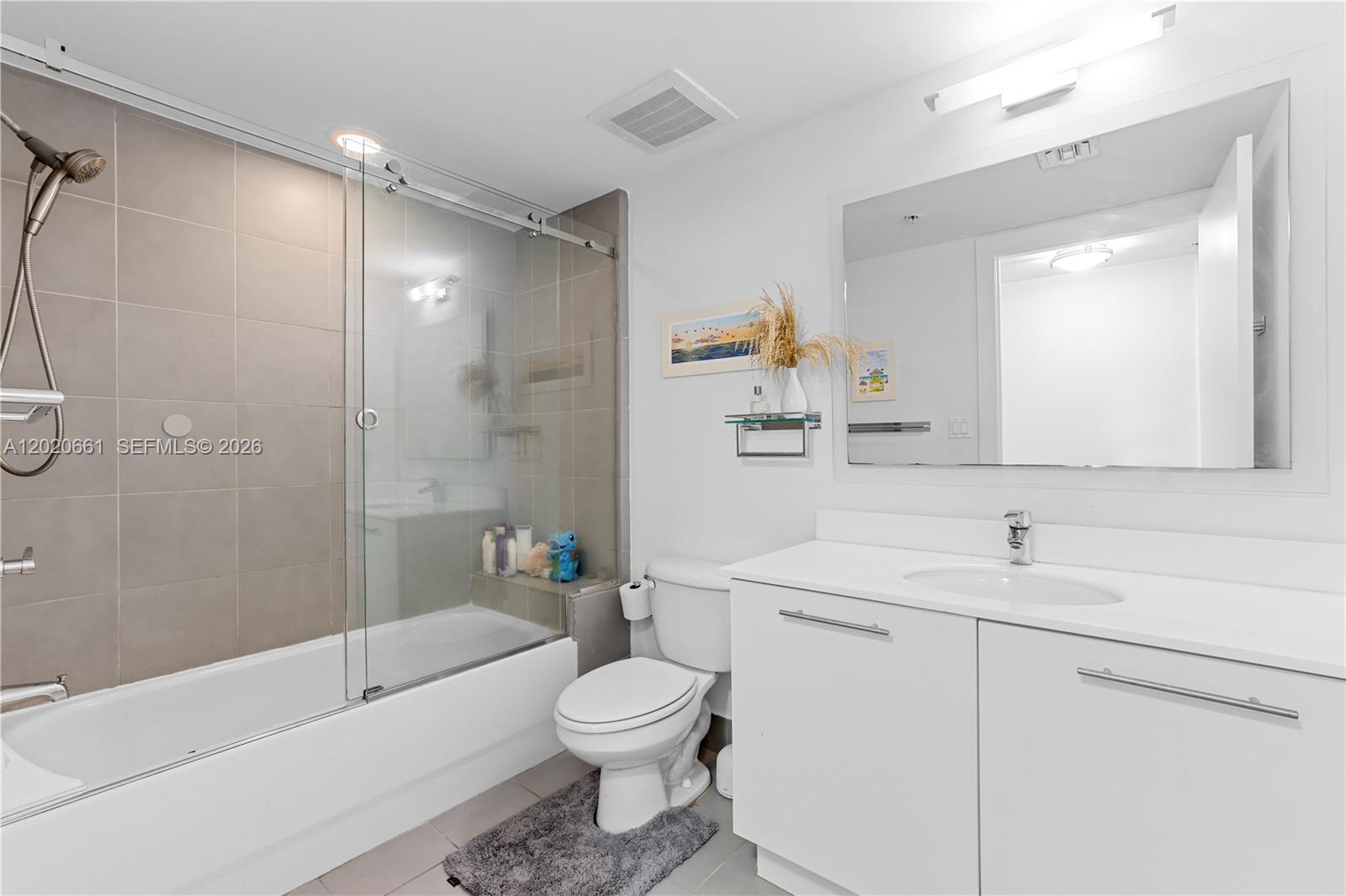 MINT CONDO - Residential