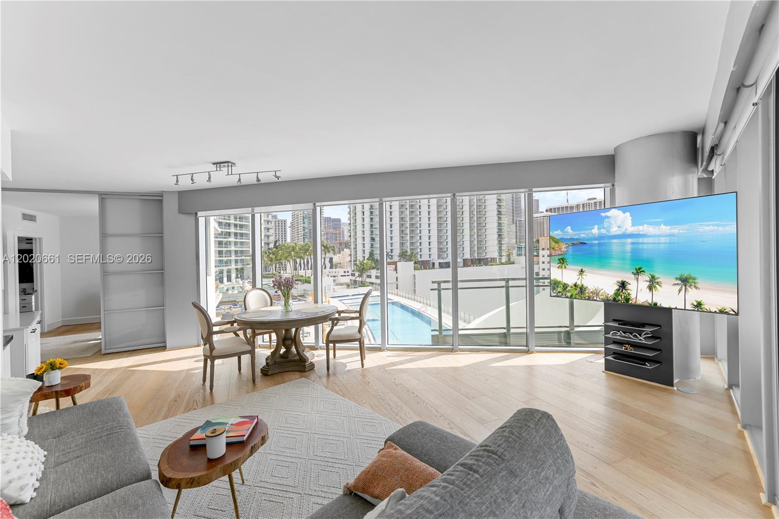 MINT CONDO - Residential