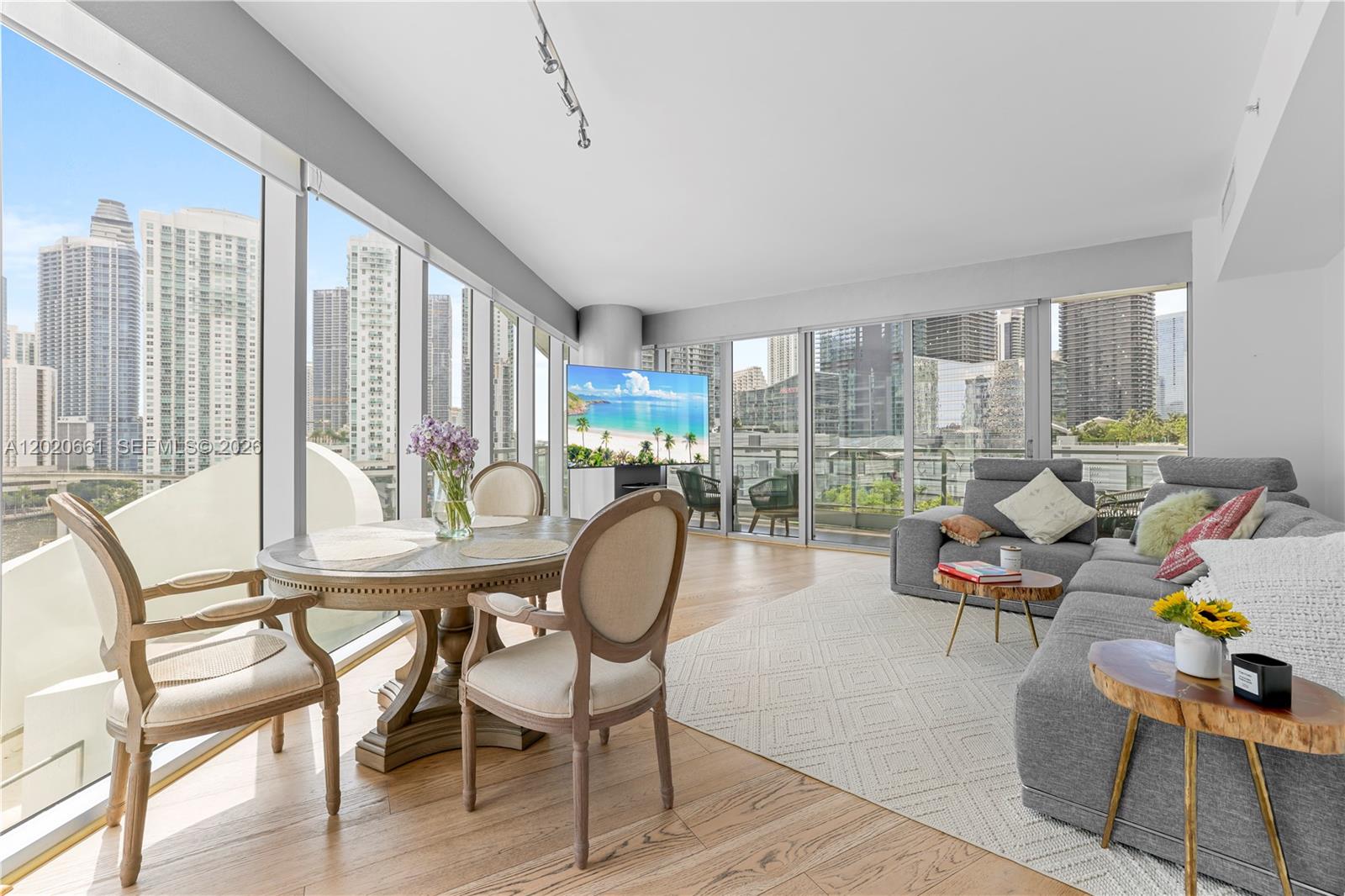 MINT CONDO - Residential