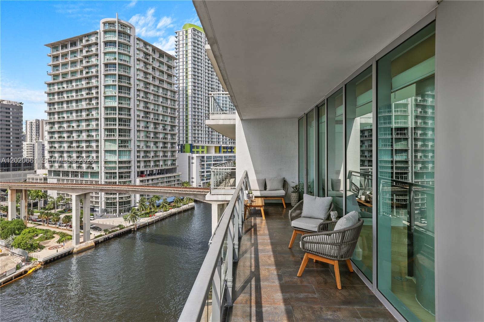 MINT CONDO - Residential