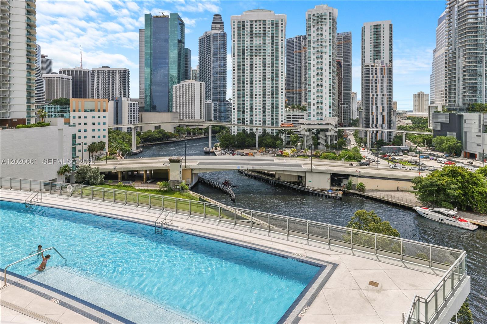 MINT CONDO - Residential