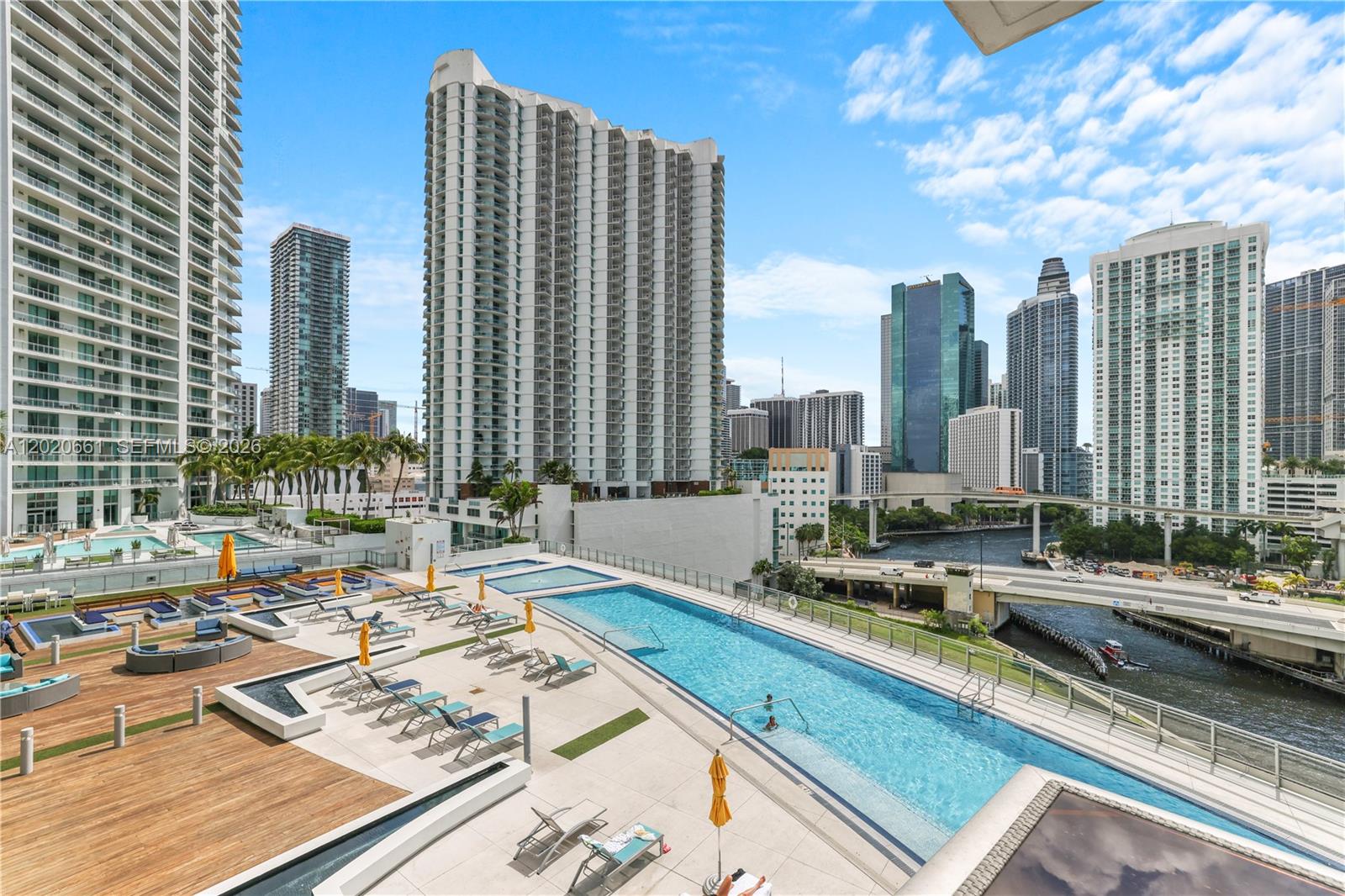 MINT CONDO - Residential