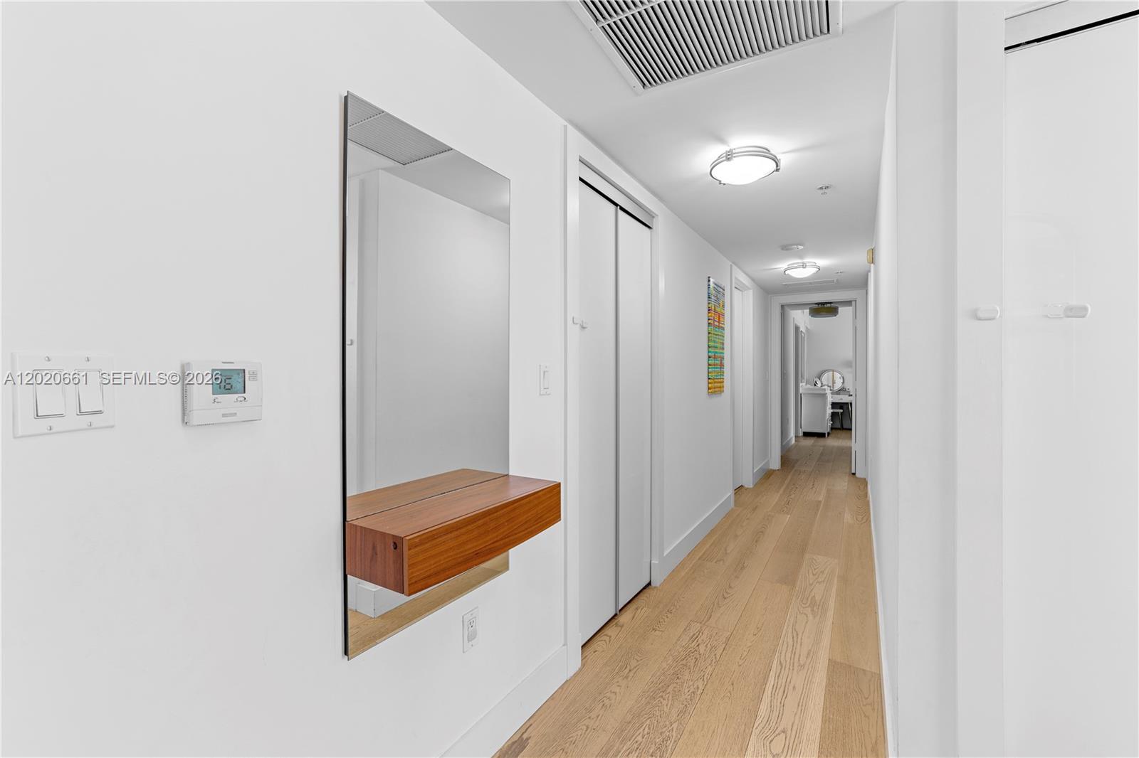 MINT CONDO - Residential