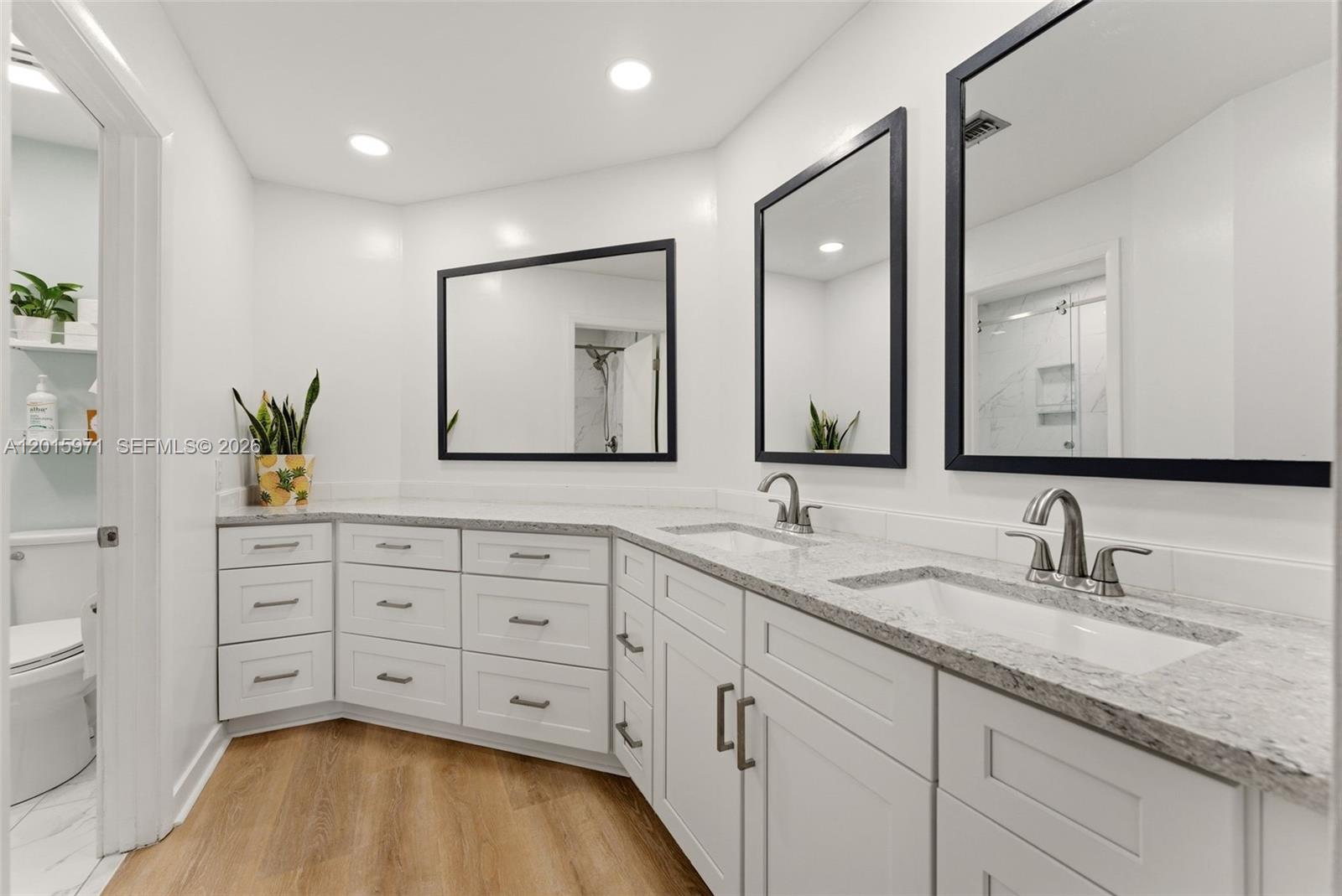 LAKEVIEW HOMES - Residential