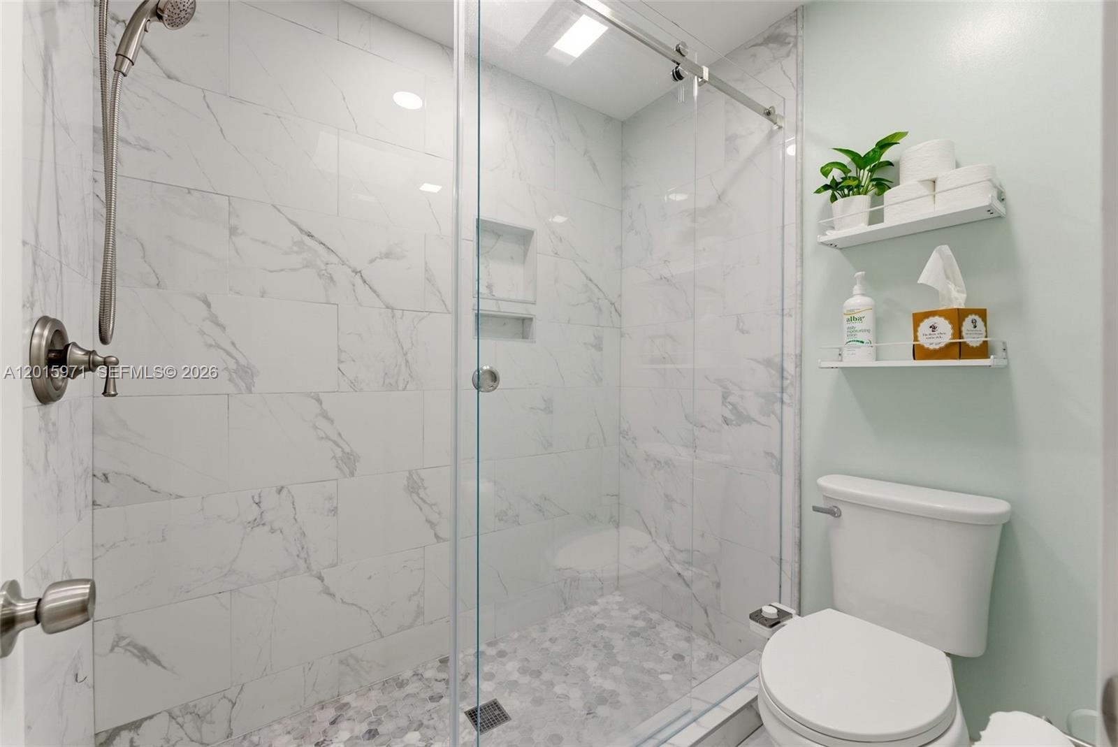 LAKEVIEW HOMES - Residential
