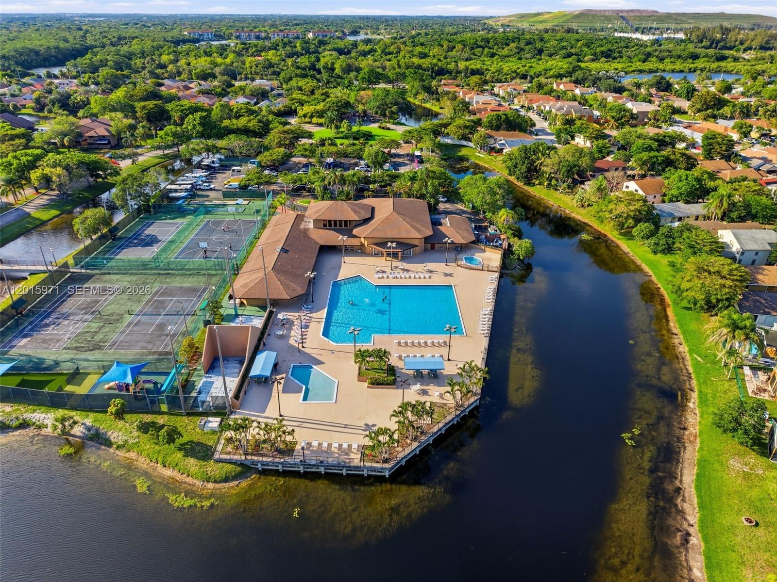 LAKEVIEW HOMES - Residential