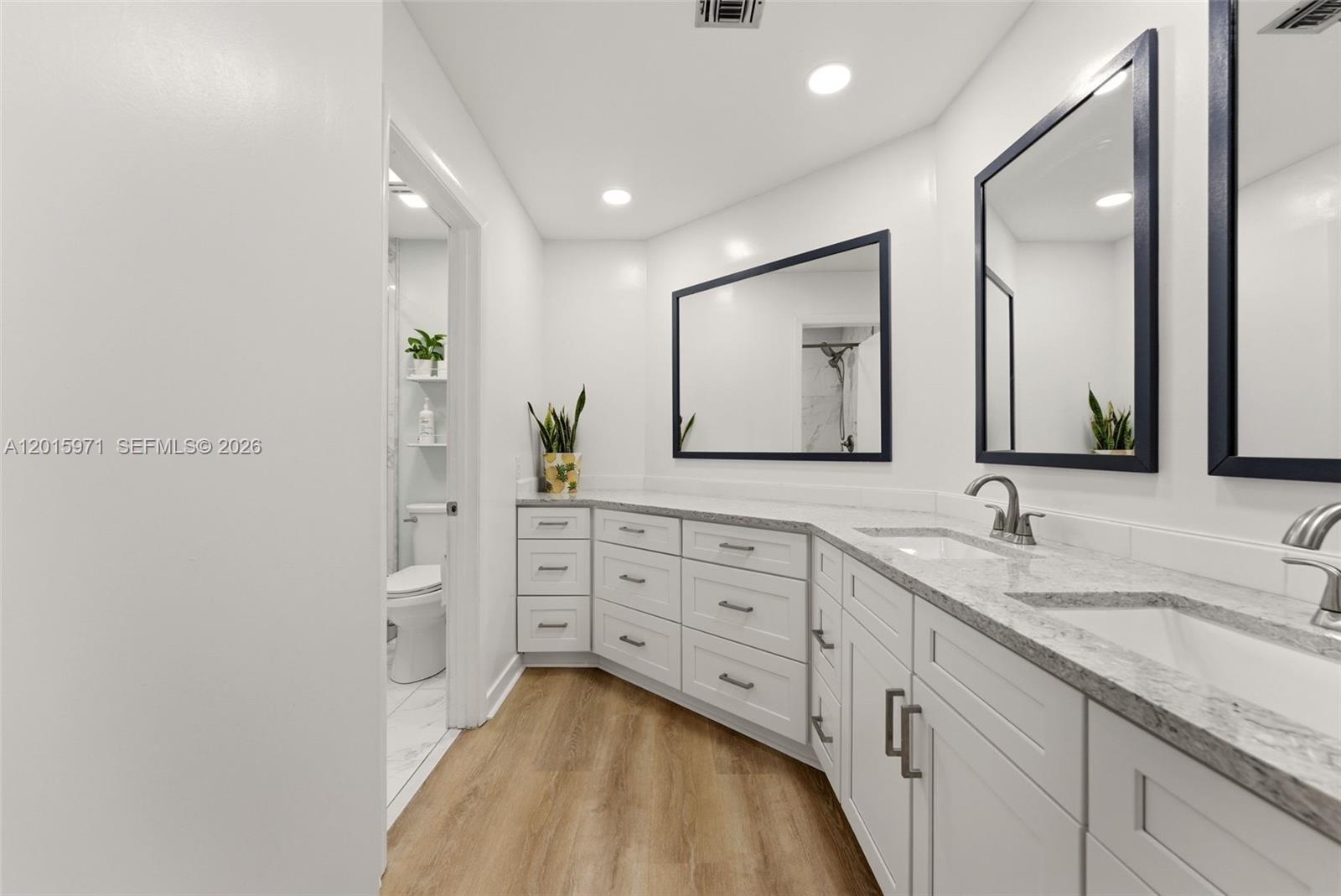 LAKEVIEW HOMES - Residential