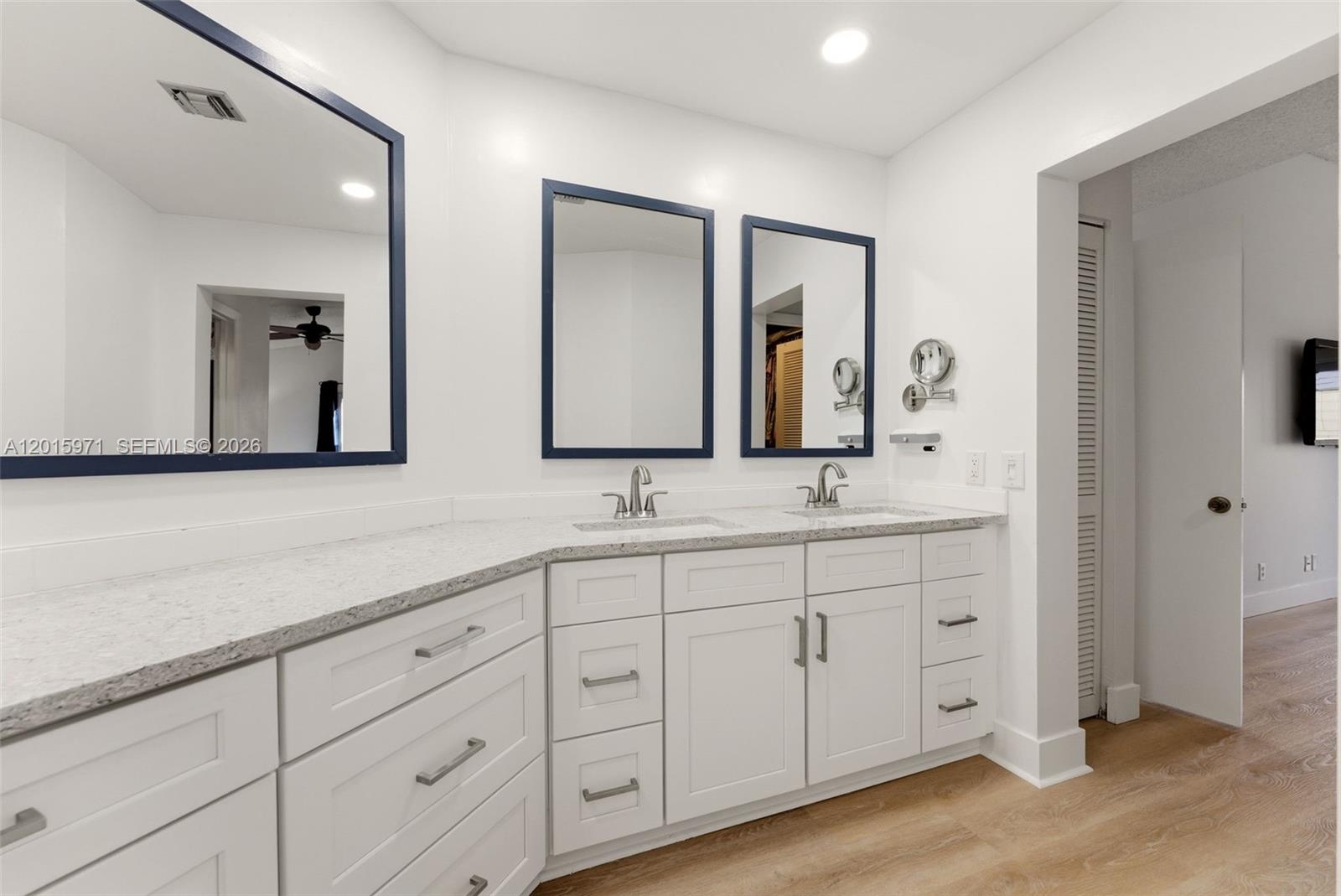 LAKEVIEW HOMES - Residential