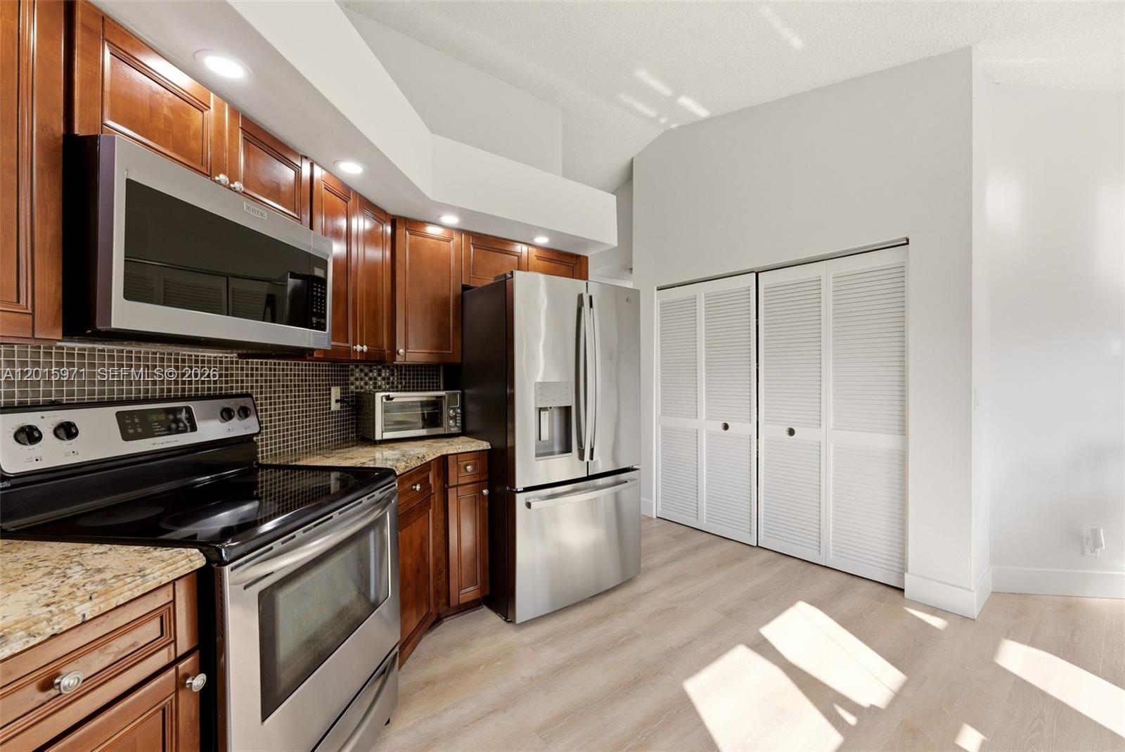 LAKEVIEW HOMES - Residential